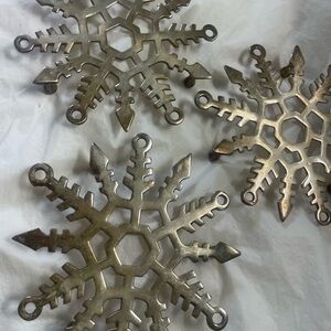 Vintage-Inspired Silver Snowflake trivets